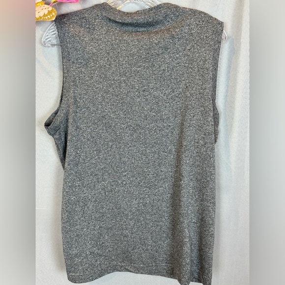 Old Navy Active Muscle T- Sz Medium - Picture 2 of 5
